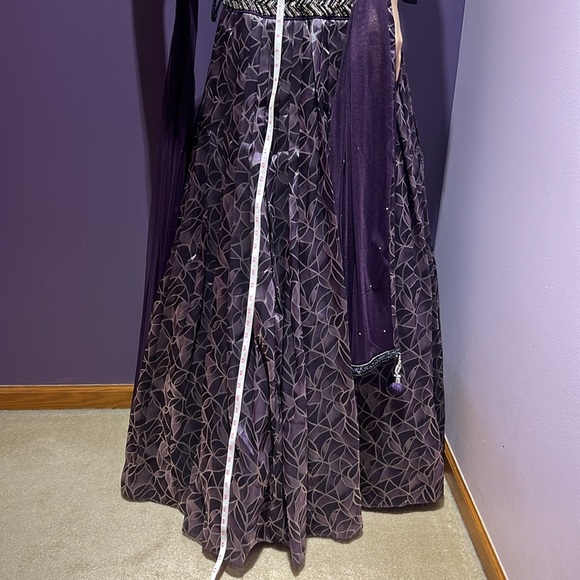 Beaded blouse with soft flowy Lehenga skirt - Picture 7 of 8